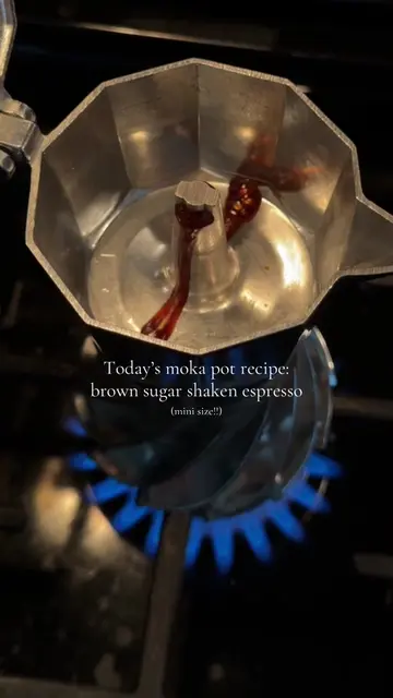 Old jars make the best iced coffee cups, ESPCIALLY when it’s a brown sugar shake