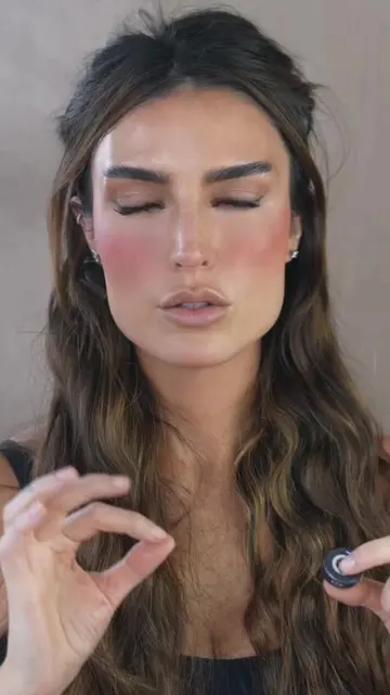 A sua maquiagem nunca mais vai ser a mesma depois de você assistir esse vídeo.  