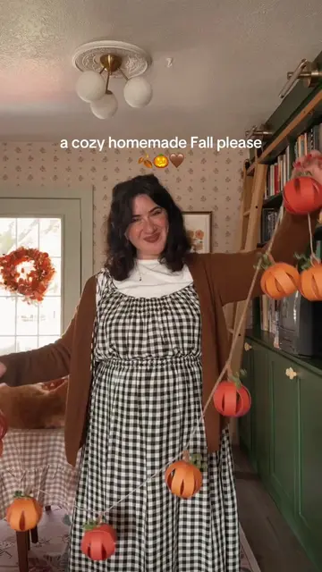 Pumpkin paper chain garland 🎃🍂 This DIY is so easy and turns out sooo cute. 🥹