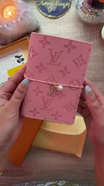 Making my own passport journal / DIY travelers notebook cover! 🤩💖✨ Credit to m