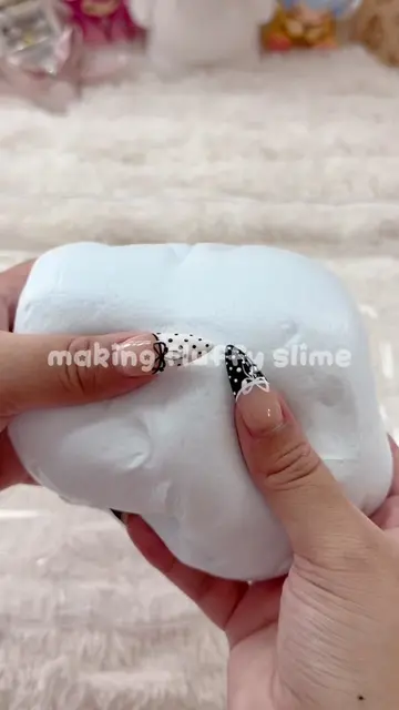 oh my gosh this feels so good & fluffy >_< #makingslime #slime #asmrslime #fluff