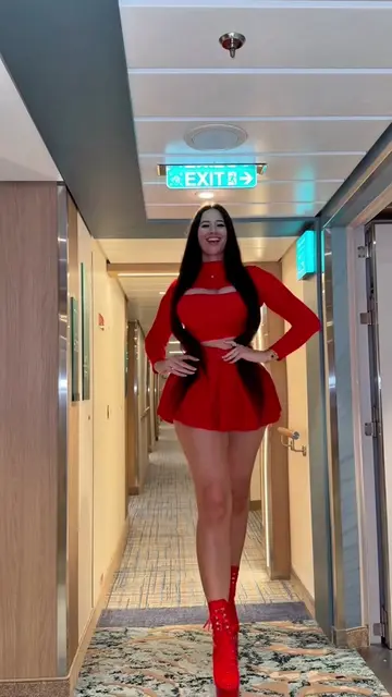 7’0 Tall Girl VS Cruise Ship😅 #tall #cruise 