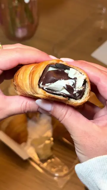 trying the viral croissant ice cream sandwich🥐🍦10000/10🤤 #croissanticecreamsa