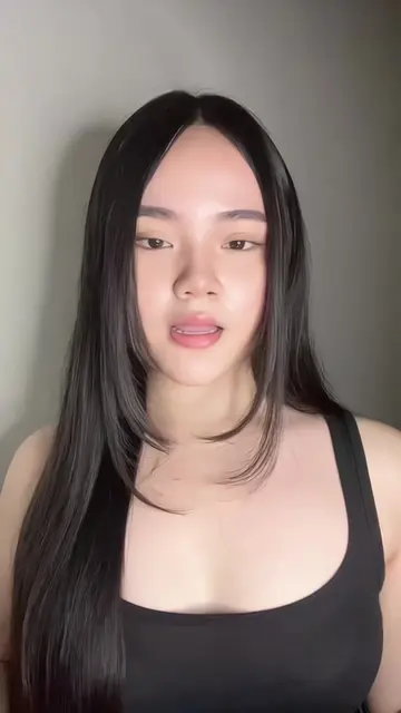 A glossy lip is always a good idea. 💄✨ Loving this Lazada beauty find! Check it