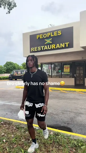What’s wrong wit bro💀