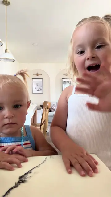 Ella and Ava making lattes together;) Ella is the best teacher 🥹♥️ #sisters #ho