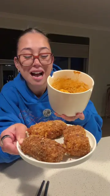 homemade mozzarella sticks & cheesy buldak carbonara mukbang 🫣 