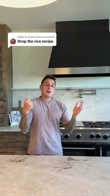 Replying to @evana silva Yall asked….. Here’s how I make Spanish rice that comes