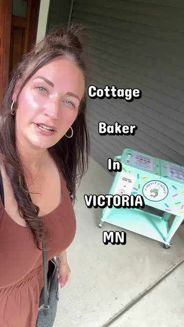 Found a cottage baker in Victoria, Mn she’s @Turtle’s Treats, with cake pops & a