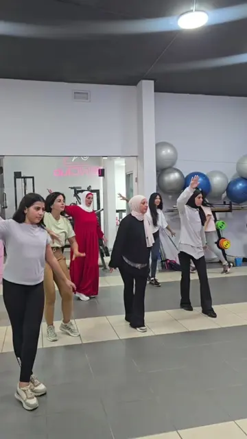حبينا نجن شوي آخر الصف والمشتركين مجانين اكتر مني😂 Just having some fun after f