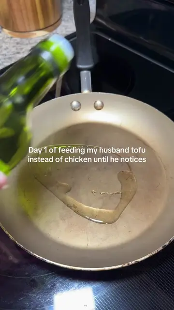 He has no idea he’s eating tofu instead of chicken 😂 #tofu #vegetarian #vegetar