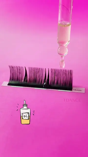 What happens when oil & foundation get on your lashes? 👀 Let’s test it… ✨ 🧴 Oi