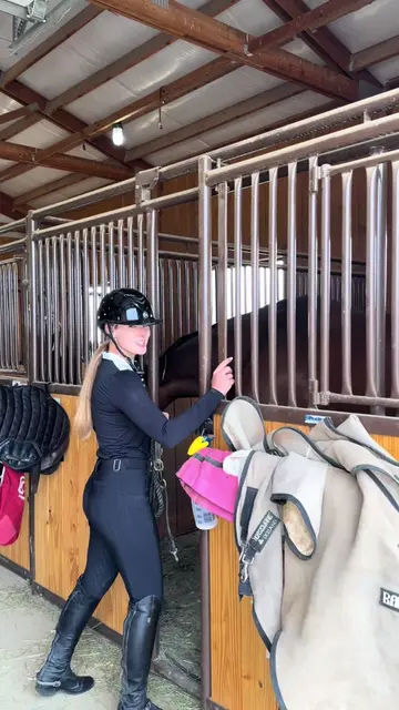 Ugh I’m sorry about my mic audio😭 #horsegirl #fypシ #farmlife #grwm #tackup 