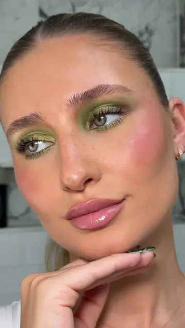 Eyemaxxing and bringing bold eyeshadow back using @Diorbeauty’s new Lucky Clover