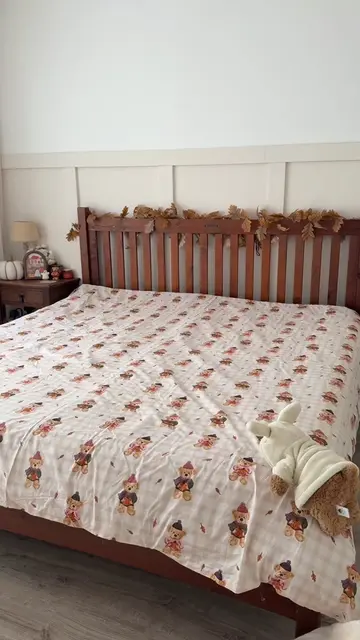 Teddy bear + autumn pumpkins = the most perfect fall 2026 bedding 🎃 my fall bed