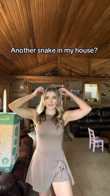 I’m gonna cry #fyp #snake #snakeinfestation #scared #sahm 