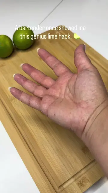 Life Hack 🍋‍🟩  A bartender once showed me this genius lime hack.  #LifeHack #l