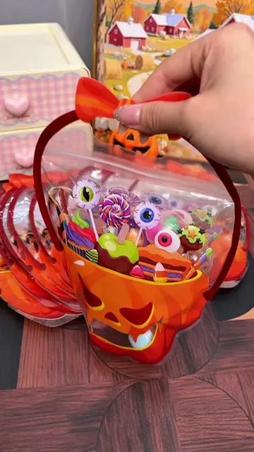 The cutest little witch cauldrons for your Halloween party favors! 🧙‍♀️🖤 Fill 