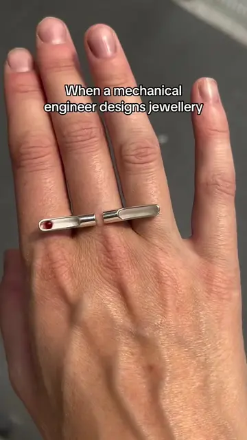 The Portal ring by artist, jeweller and mechanical engineer Lola Giuffré ⚖️ #Jew