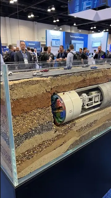 Miniature tunneling engineering in action! 🚇⚙️ This ultra-realistic scale model