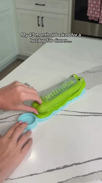 The best way to cut a hotdog 🐊🤩