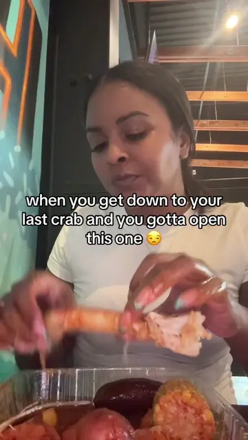 the one piece nobody be excited to crack 😭 #crablegs #seafoodboil 