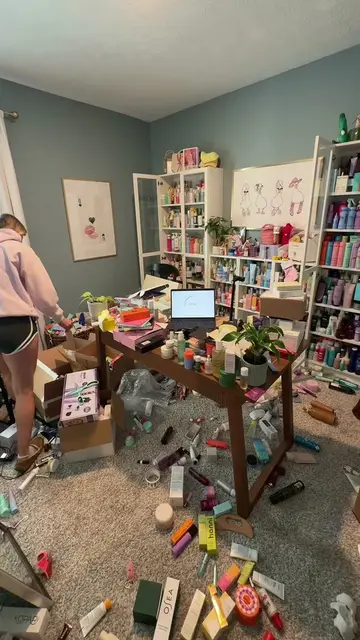 clean the skincare room with me!!!  #CleanTok #asmr #behindthescenes #skincaredr