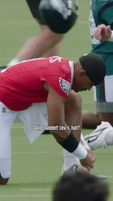 Jalen put Vic onto some new fashion trends #eagles #nfl #jalenhurts 