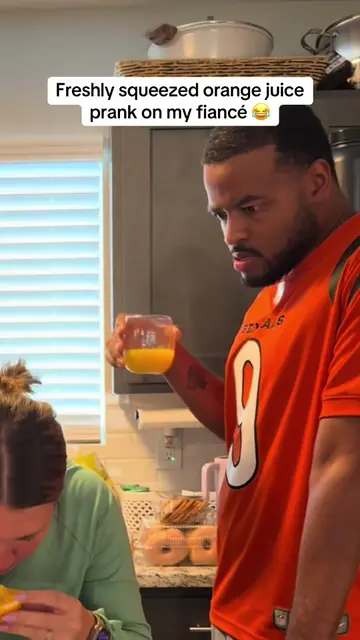 Only right way to make fresh orange juice 😂 #fyp #couple #couplescomedy #romelo