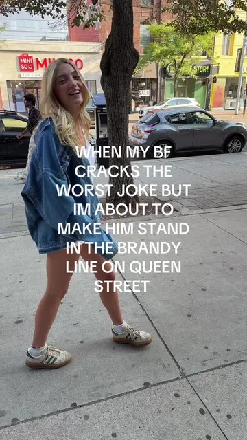it goes by quick 😁😁 #brandymelville #queenstreet #toronto #bfhumor #shoppingad