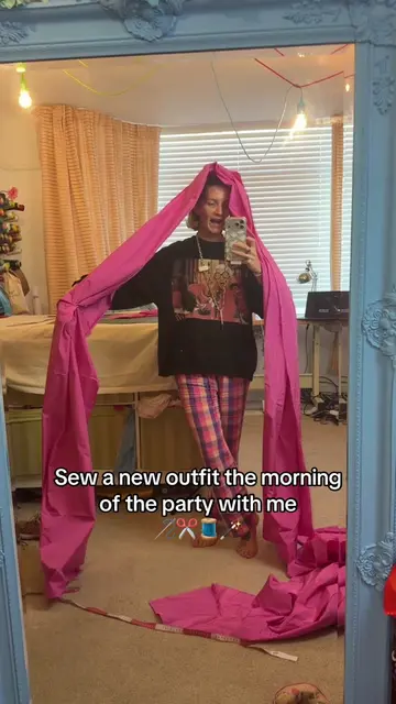 She’s giving 80s bridesmaid and I’m here for it 