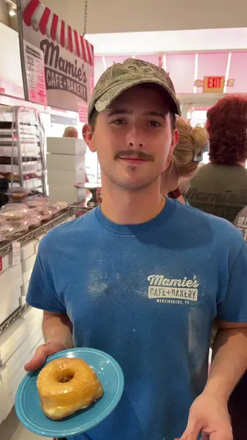 #pinkblush#mamiescafeandbakery #real 