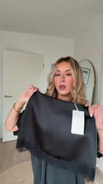 Chic but cool 🦇🖤✨ Si vous voulez la réf de la jupe @ZARA vous me dites en comm