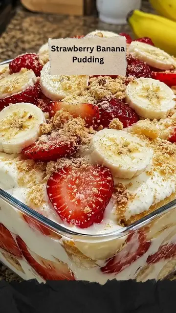 Strawberry Banana Pudding  😍 Full recipe is on my page — right under my profile