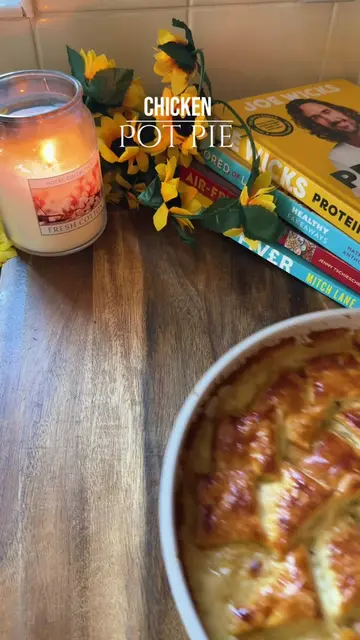 Easy chicken pot pie recipe 😍 so easy and delicious! Full recipe below ⬇️  Ingr