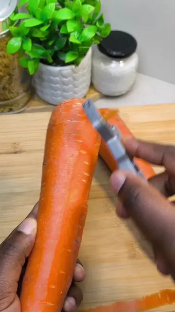 Have you ever tried carrot rice? It’s simple, delicious and goes with almost any