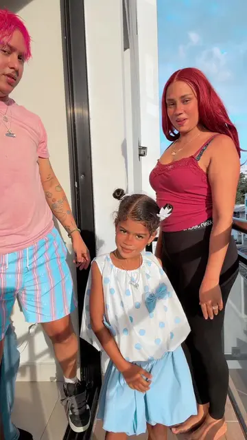Ella enseñándonos su bailecito 🥹🥹