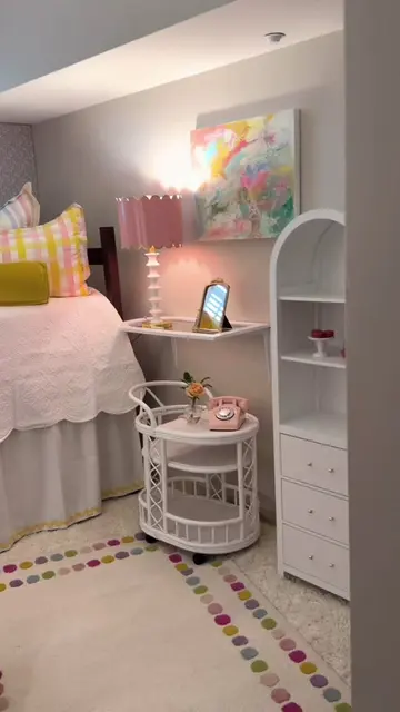 Come take a dorm tour with Shelly! 🎈✨ We’re taking you inside this sweet freshm