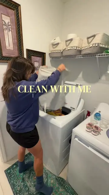 you probably can’t tell but the toilet almost sent me 😭 bathroom deep clean + s