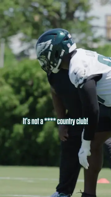 Never know what you’re gonna get with Coach Clint #eagles #nfl #clinthurtt 