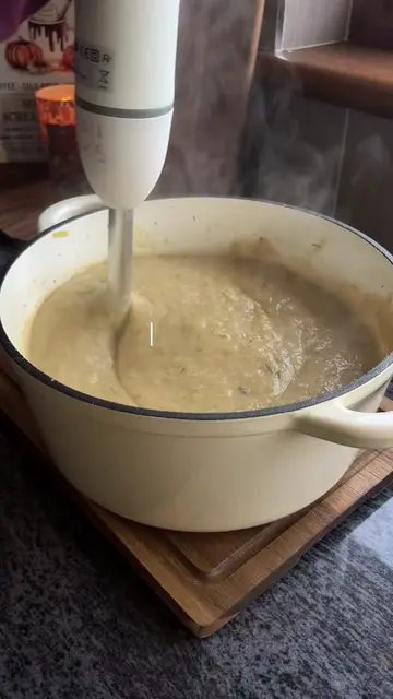 POTATO & LEEK SOUP 🤎🍂 Simple, cosy & exactly what I want for dinner when the e