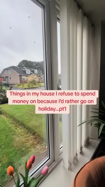 I could fix my house… or I could go on holiday. 🤷‍♀️✈️ I despise these blinds �