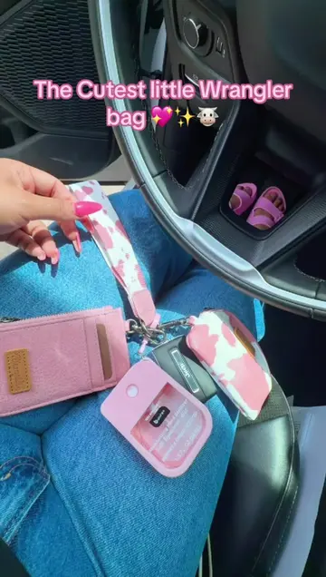 The cutest little Wrangler bag 🩷🐄 Perfect for your ID + cards, and the pink co