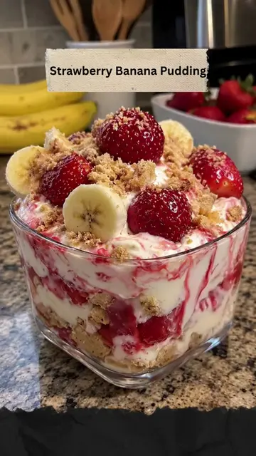 Strawberry Banana Pudding 😍 Full recipe is on my page — right under my profile 