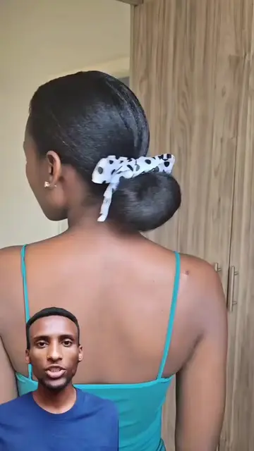 Pink 🎀 or Chic ✨️? Easy bandana hack ☀️ #hairstyle #hairtutorial ##bandana #eas
