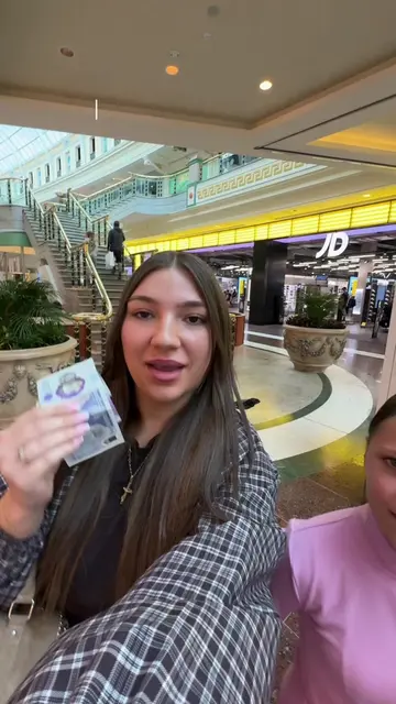 I gave my niece £100 spending challenge… she went over 👀😅💵 #100poundchallenge