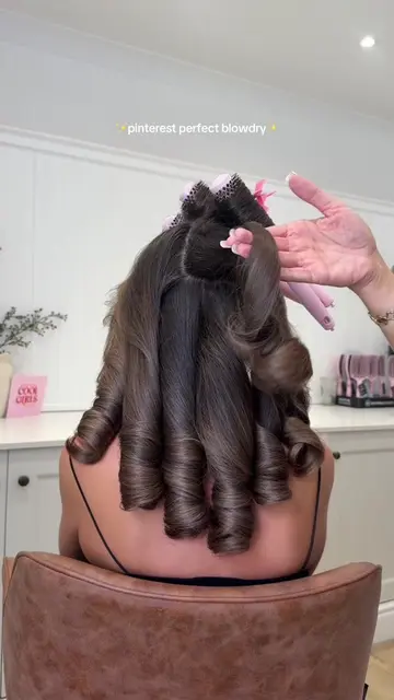 A stylist’s dream hair to blowdry 💭✨ Learn my signature bouncy blowdry techniqu