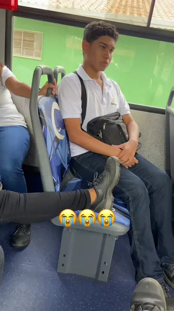 Bro was FLOATING 💀 #bus #driver #schoolbus #funny #slowmo (via @Leozeritos)