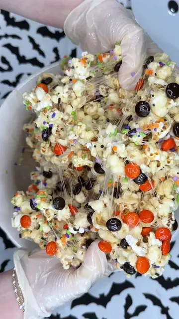 Spooky Popcorn Balls✨ • 8oz Sweet & Salty Kettle Corn • ﻿﻿1 stick butter • ﻿﻿16o