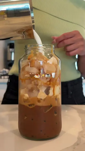 the creamiest and most delicious coffee recipes I’ve made! This Dulce de leche B